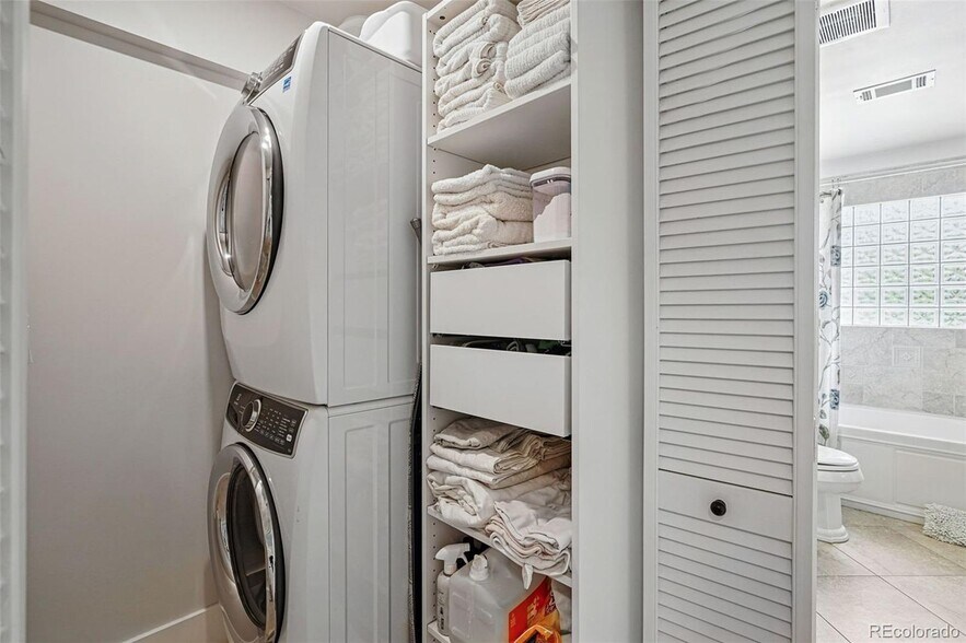 Laundry - 796 Ivanhoe St