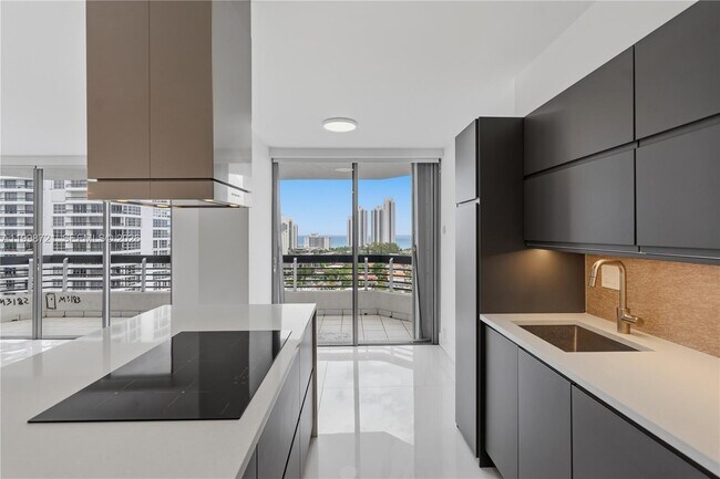 Building Photo - 19101 NE 36th Pl