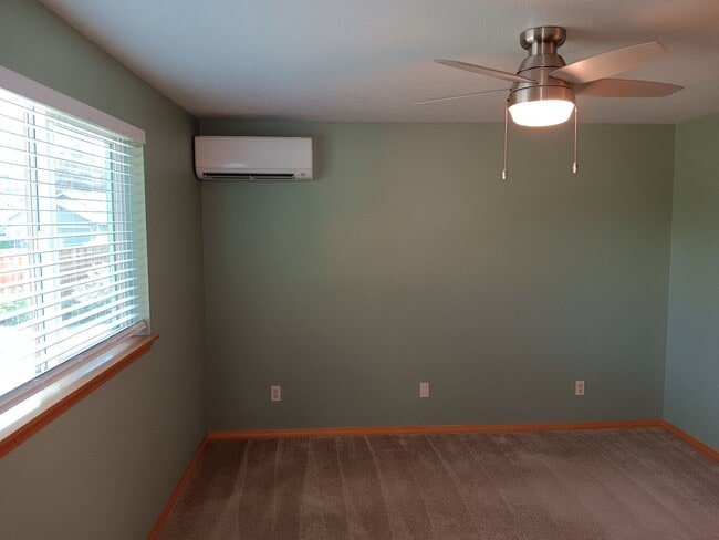 Building Photo - Charming Single-Level Home in Bend’s Mountain View Area