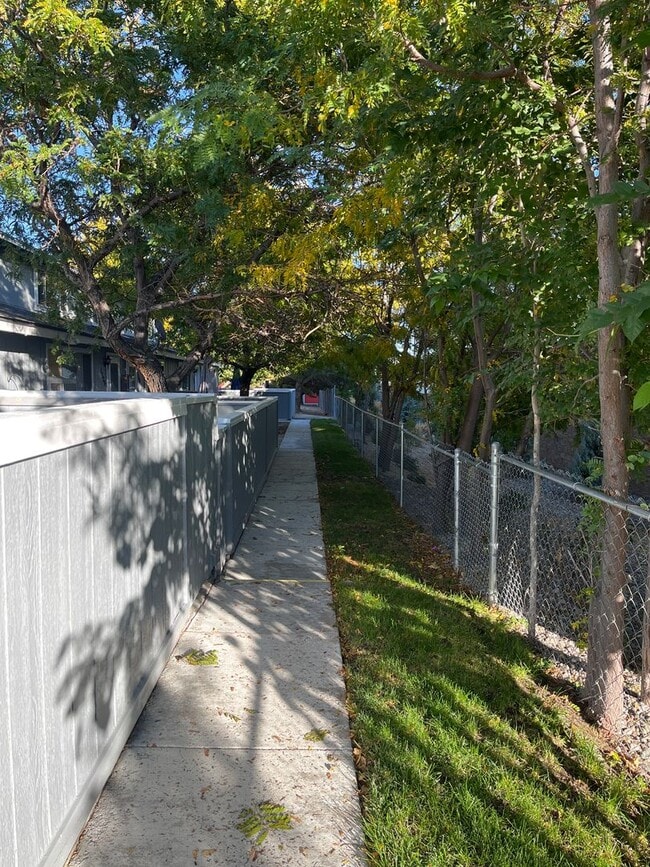 Primary Photo - Long Street Townhouse