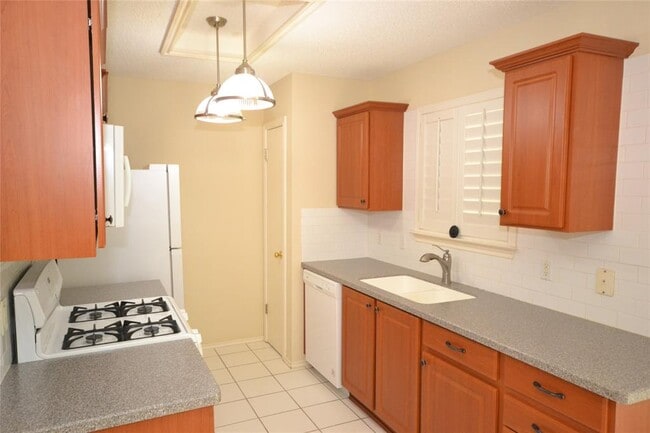 Building Photo - 2107 Bridal Path