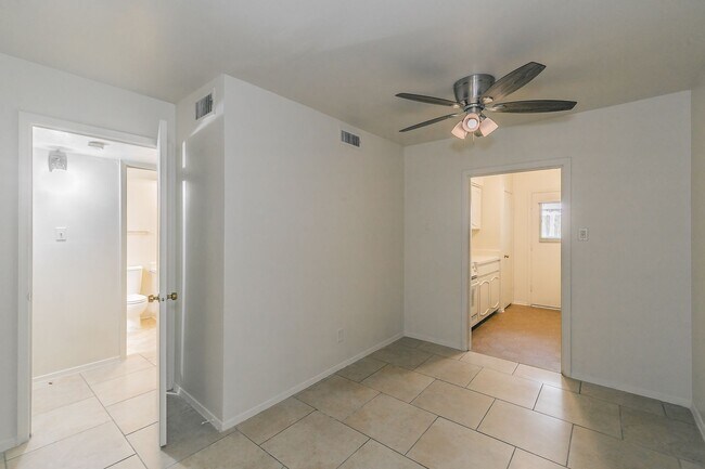 Building Photo - Charming Downstairs Apartment in the Heart of the Cultural District!