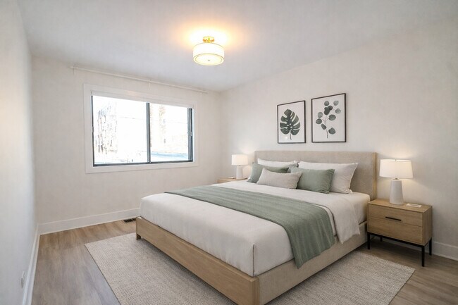 Building Photo - 2740 W Farragut Ave