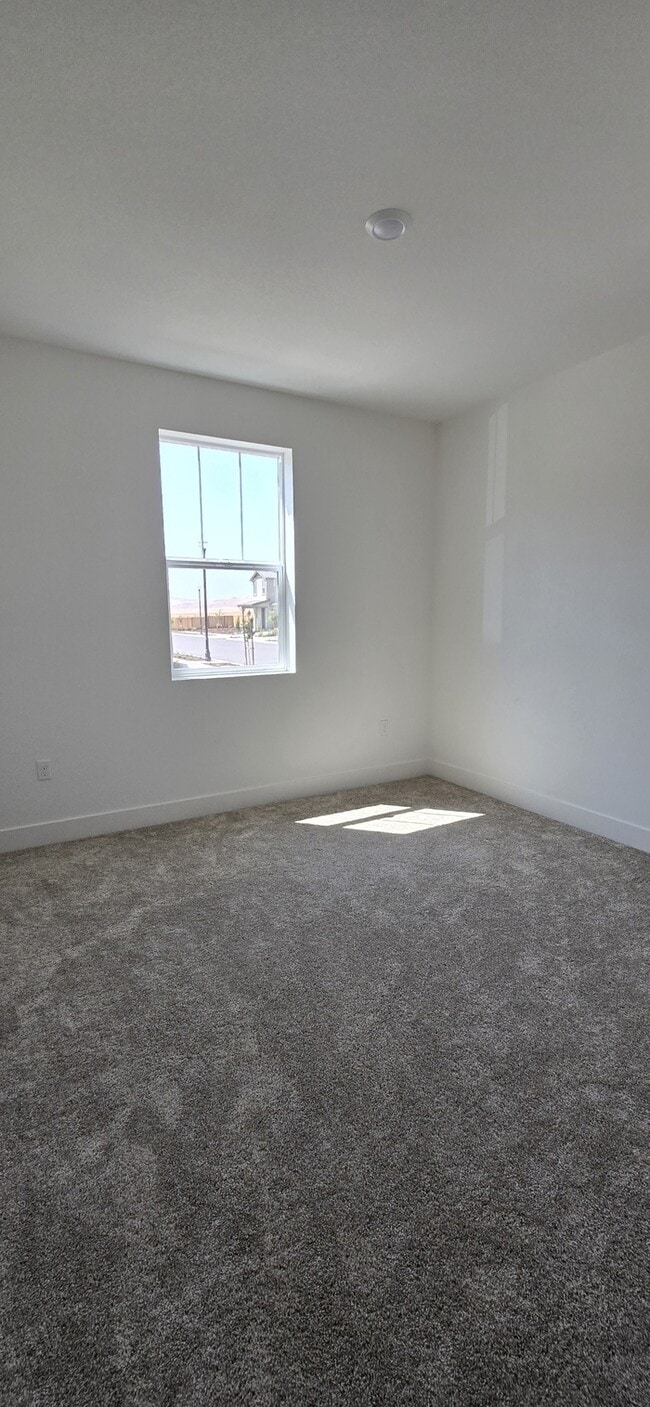 Building Photo - Brand New 2025 Solar-Powered 4 Bed, 3 Bath...
