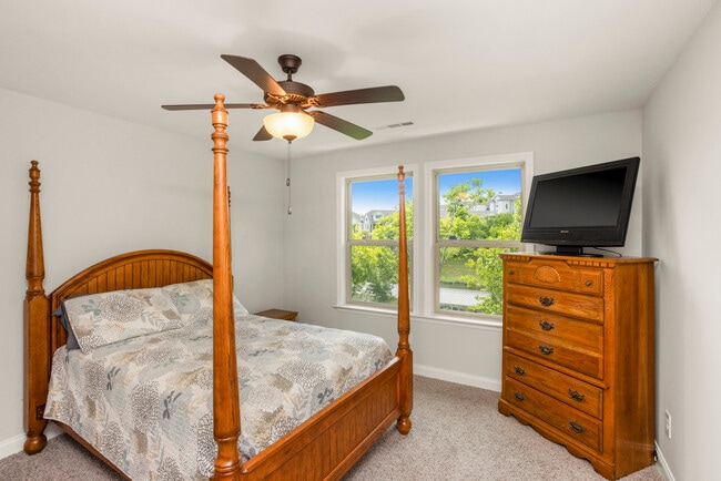 Building Photo - 2024 Albatross Way