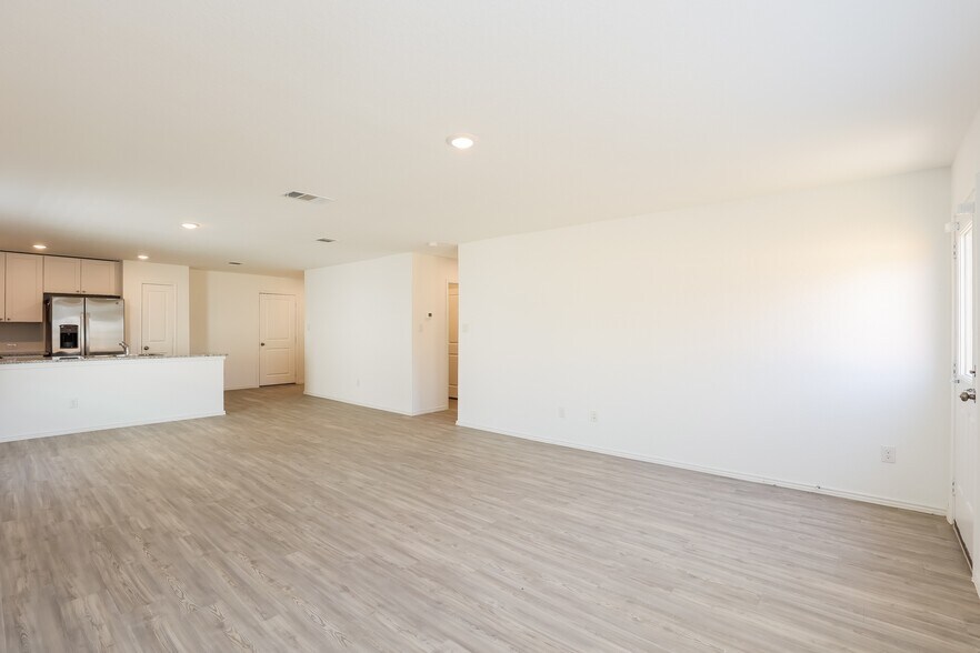 Building Photo - 2722 Robles St