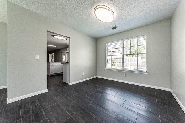 Building Photo - 3909 Spring Arbor Ct