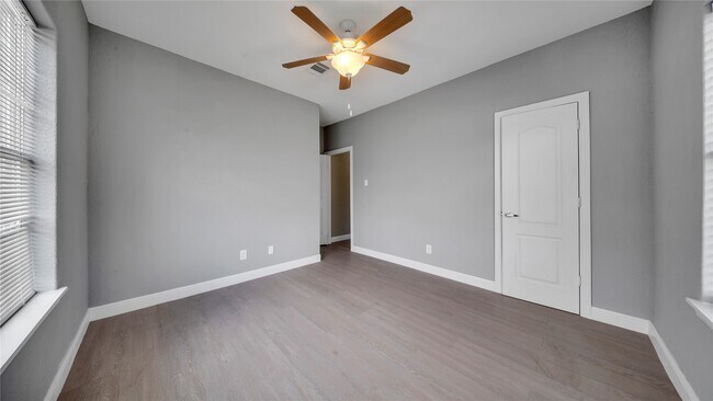 Building Photo - 8214 Peekskill Ln