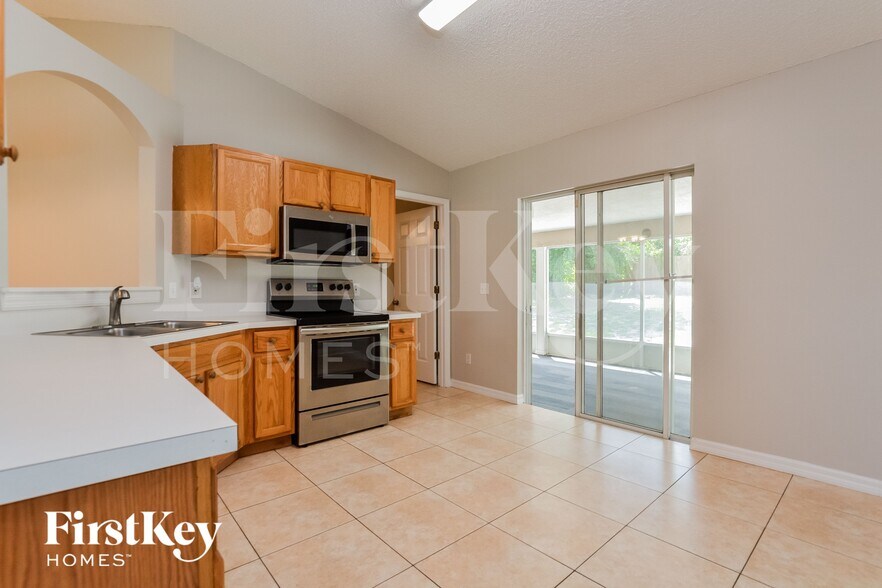 Building Photo - 569 N Apache Cir