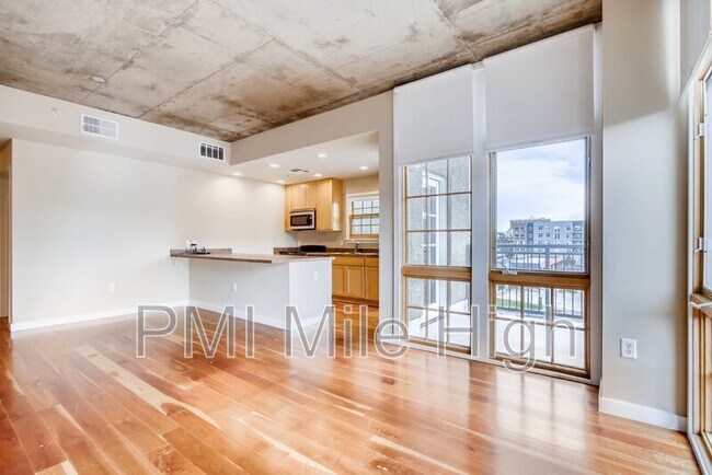 Building Photo - 275 S Harrison St