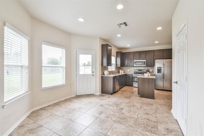 Building Photo - 18626 Each Elm Way