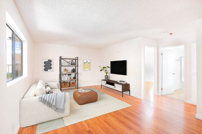 Building Photo - 980 White Knoll Dr