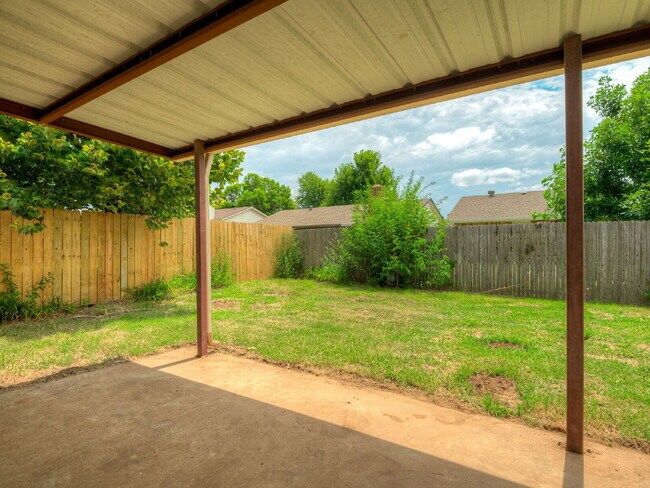 Building Photo - Updated 4-Bedroom Home with Spacious Layou...