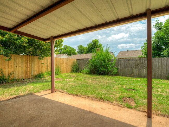 Building Photo - Updated 4-Bedroom Home with Spacious Layout & Modern Touches