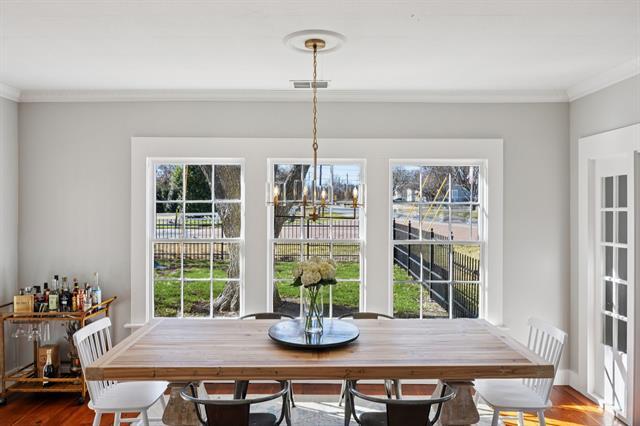 Building Photo - 704 Williams St