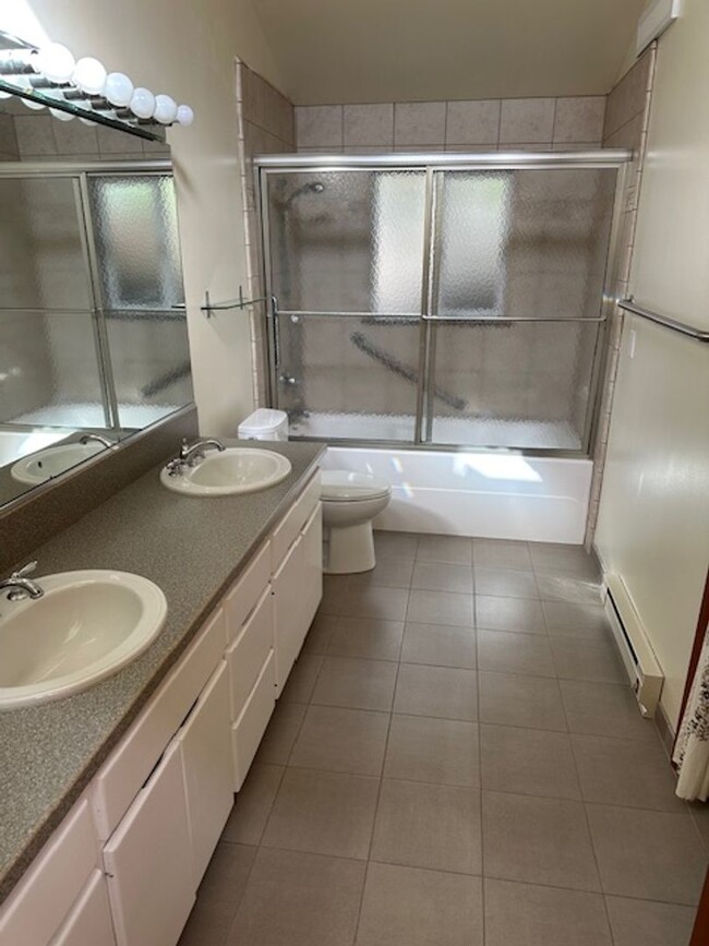 Building Photo - Available Now! 3 Bedroom ~ 1 Bathroom Hous...