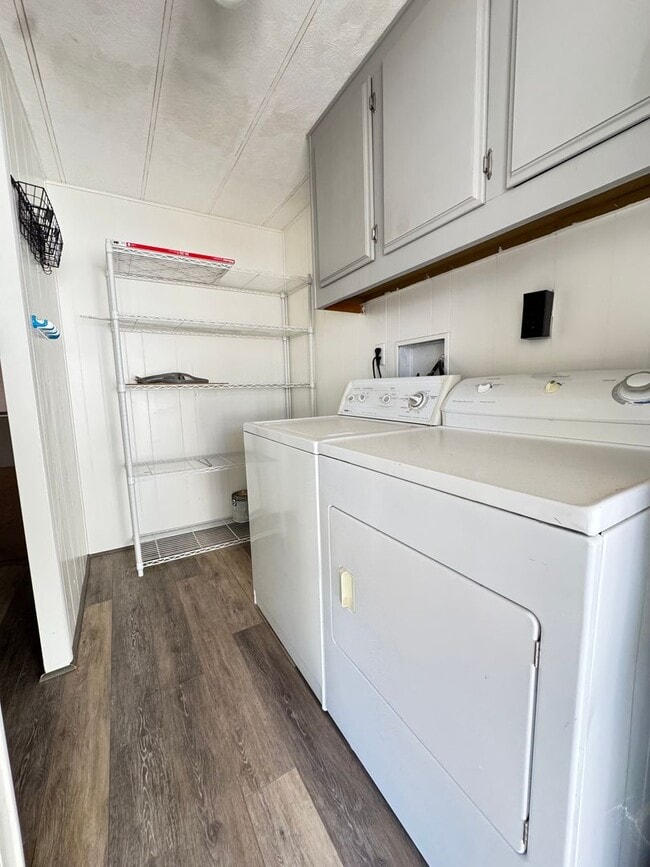 Building Photo - Spacious 2 bedroom