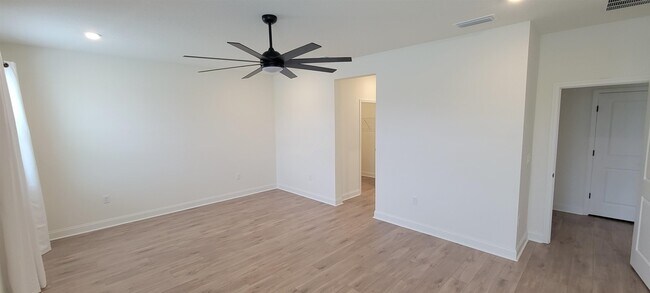 Building Photo - 214 Santos Ln