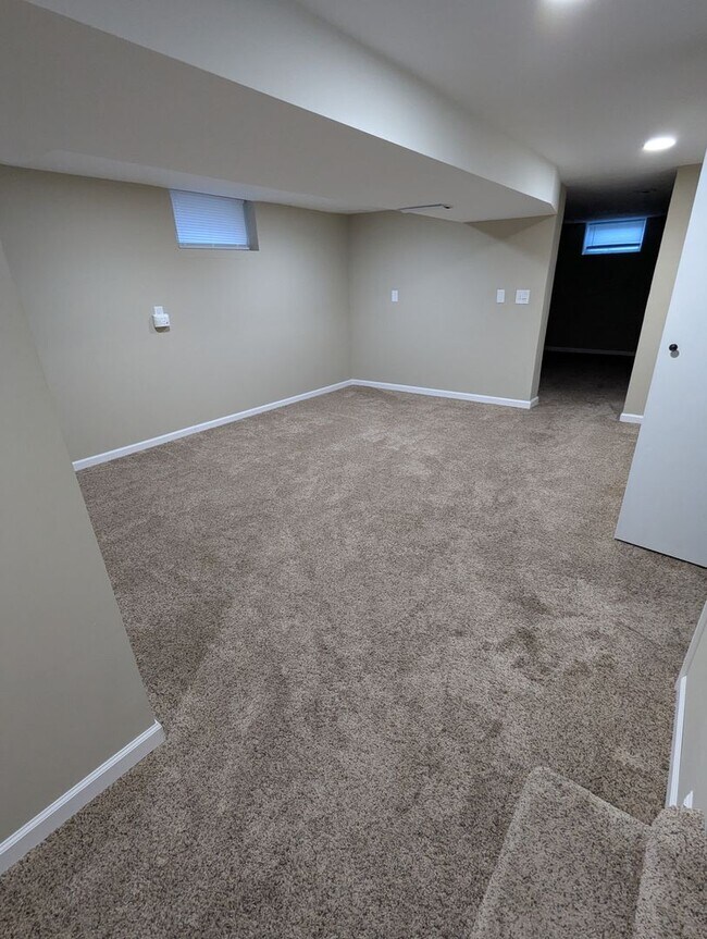 Building Photo - Charming & Spacious Home in the Heart of R...