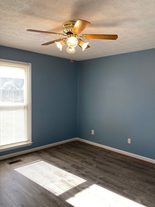 Building Photo - Lebanon Home in Summer Crest