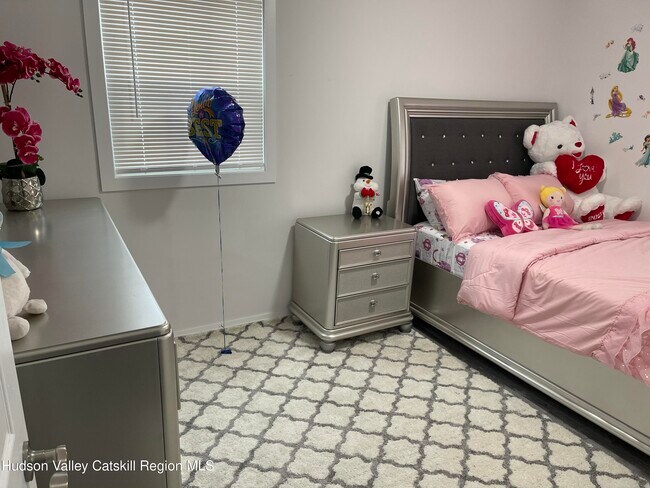 Building Photo - 33 Mary Ave