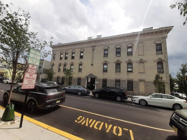Primary Photo - 817 10th St