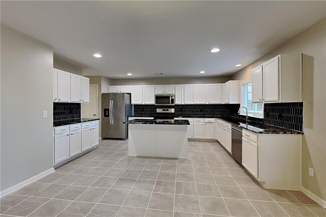 Building Photo - 40 Parkmont Ct