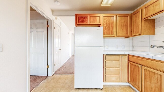 Building Photo - Bright first floor 2 bedroom with washer &...