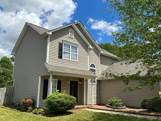 Building Photo - Charming 3-Bedroom Home with Endless Poten...