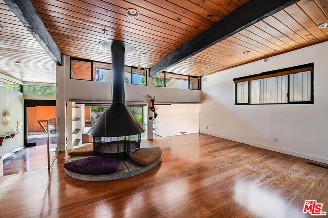 Building Photo - 22277 Buenaventura St