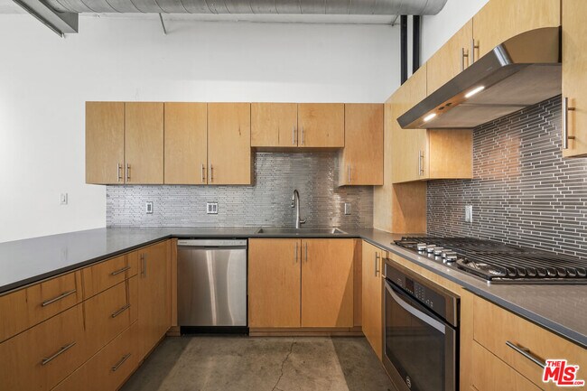 Building Photo - 1130 Flower St