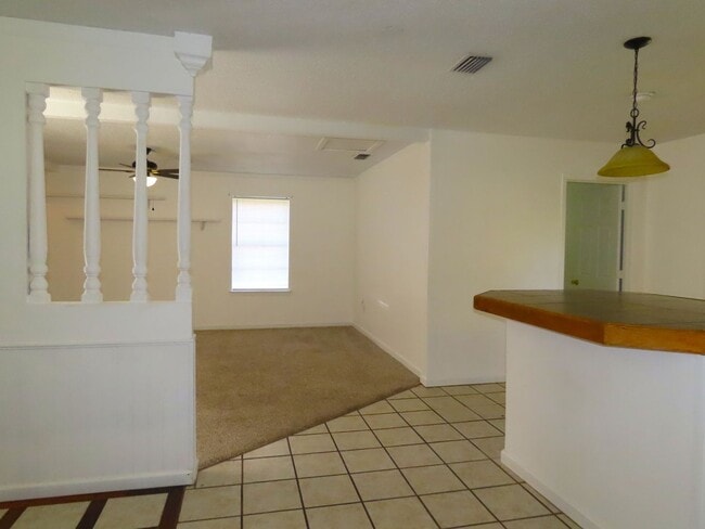 Building Photo - Quaint 3 Bedroom, 1 Bathroom Home in Whitehouse, w/ Shed for Storage