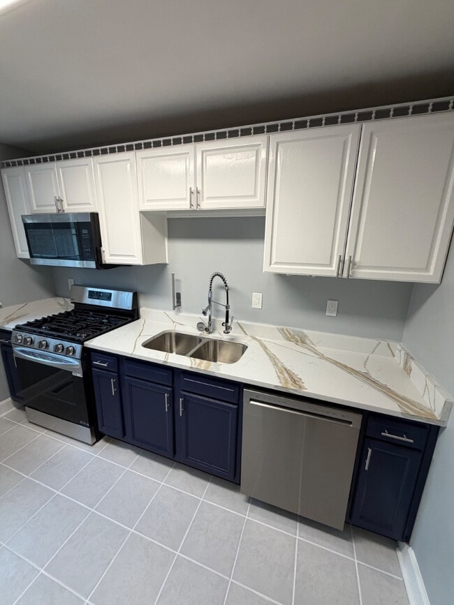 Building Photo - 336 Monohan Dr