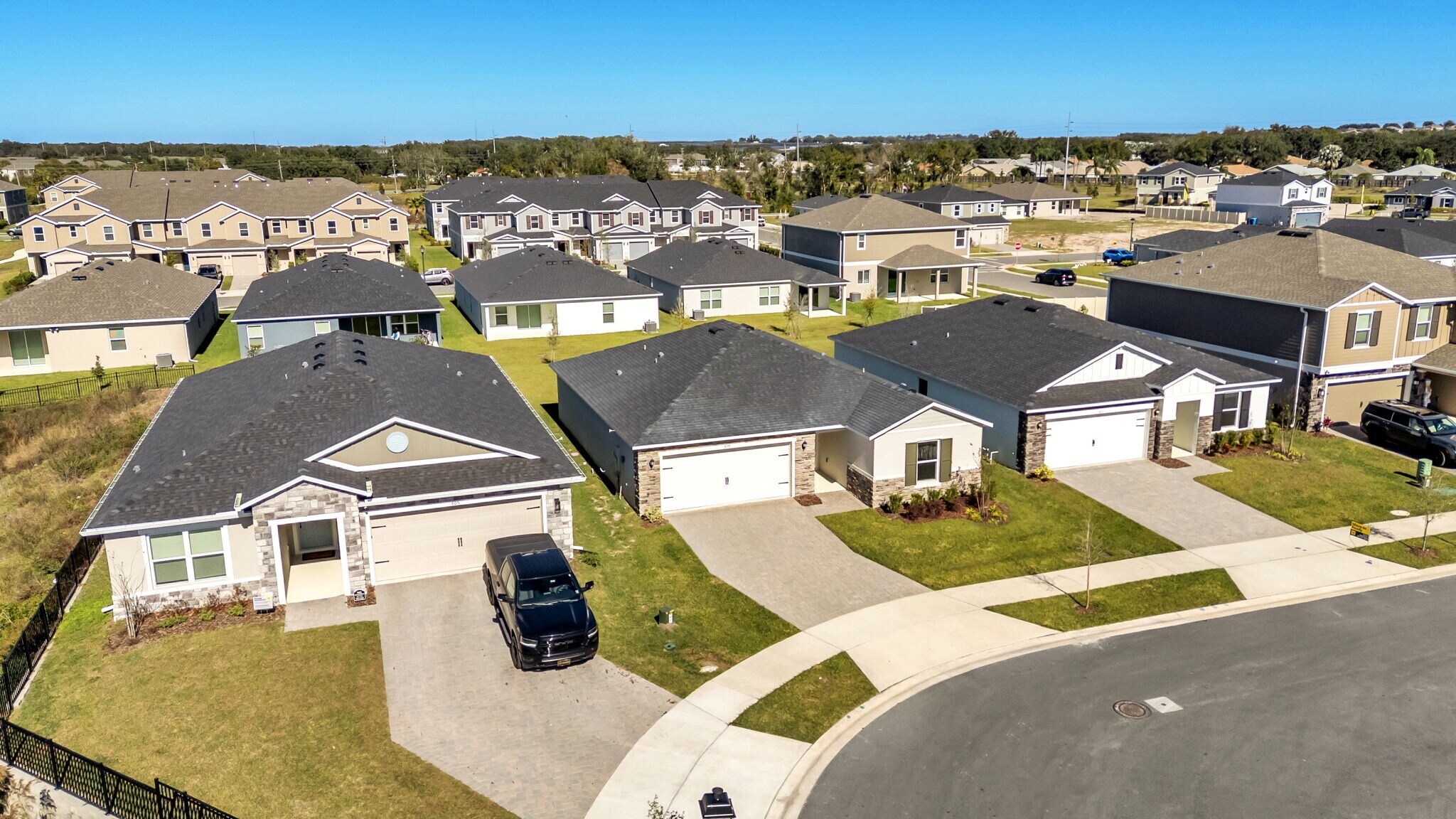 Building Photo - 809 Wedgewood St