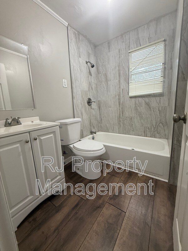 Building Photo - 1450 Gold Ave