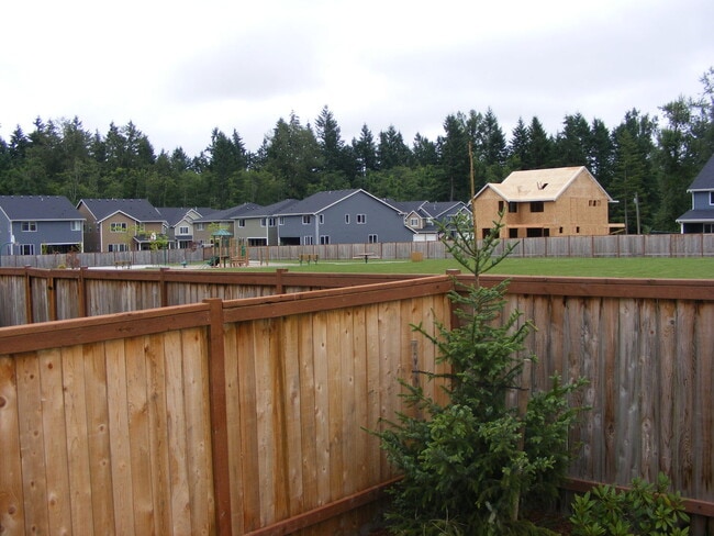 Building Photo - 4 bedroom plus a den in Puyallup