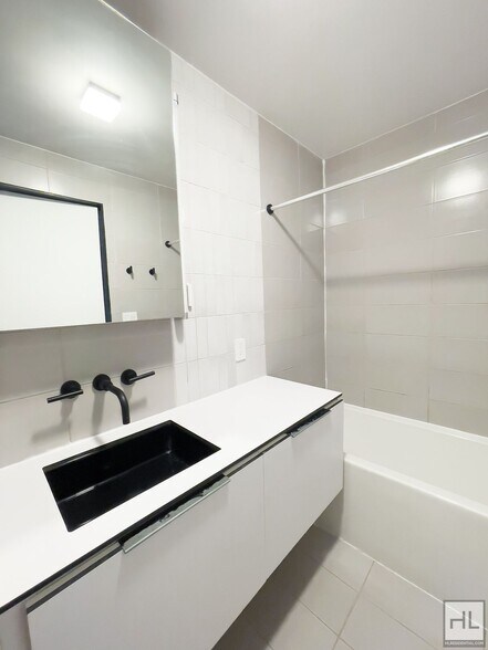 Building Photo - Carroll Gardens / 2-Bed 1-Bath
