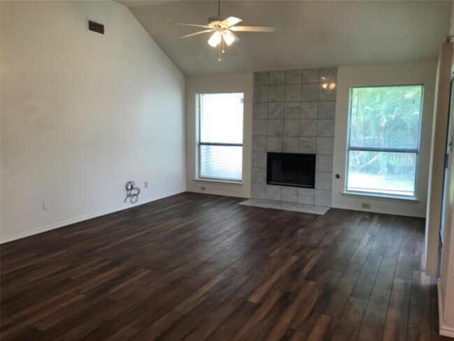 Building Photo - Very nice single family home in Cedar Hill