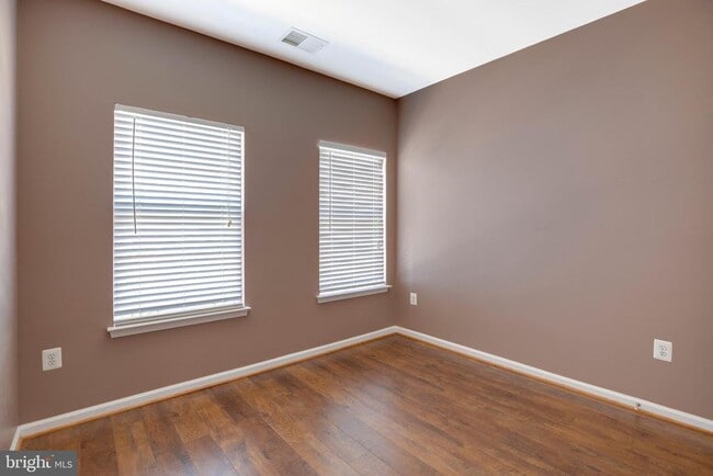 Building Photo - 4527 English Holly Dr