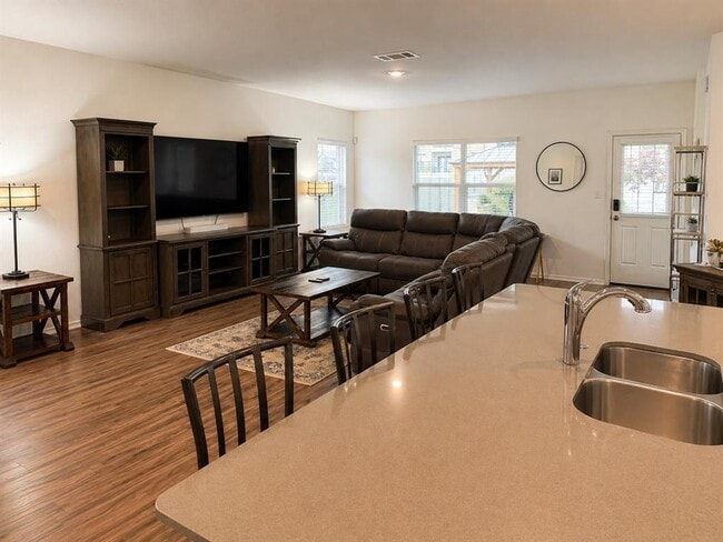 Building Photo - 108 Blue Blaze Trl