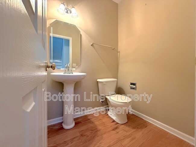 Building Photo - 10965 Princeton Village Dr