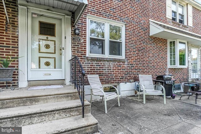 Primary Photo - 324 W Rively Ave