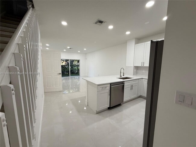 Building Photo - 8132 SW 17th Ct