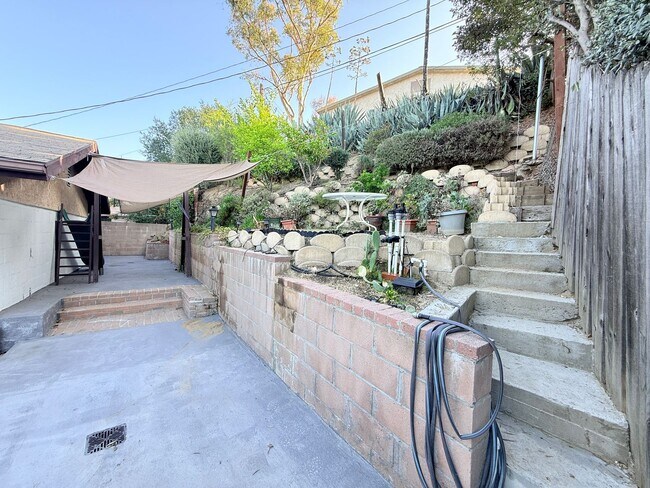 Building Photo - 4242 Briggs Ave
