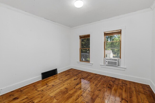 Building Photo - 513 N Harrison St