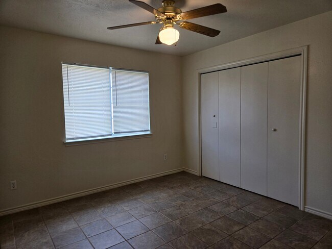 Building Photo - 1700 Dexter Dr S