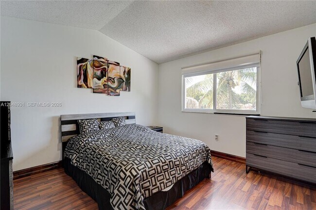 Building Photo - 8535 SW 152nd Ave