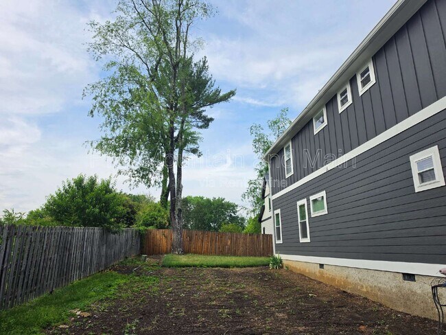 Building Photo - 339 Hazel Mill Rd