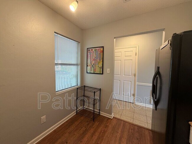 Building Photo - 1304 Abbey Cir