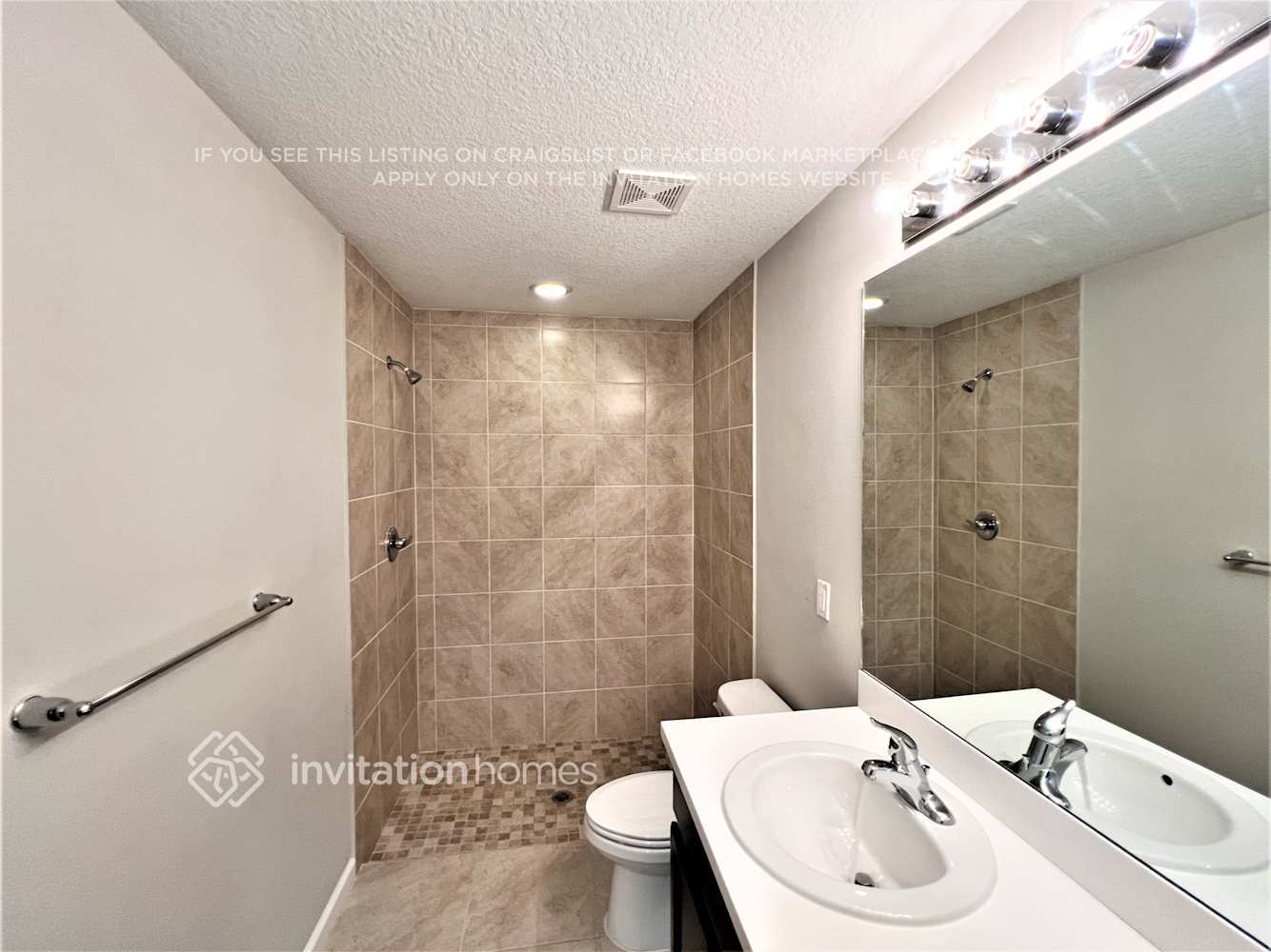 Building Photo - 832 SE Starflower Ave